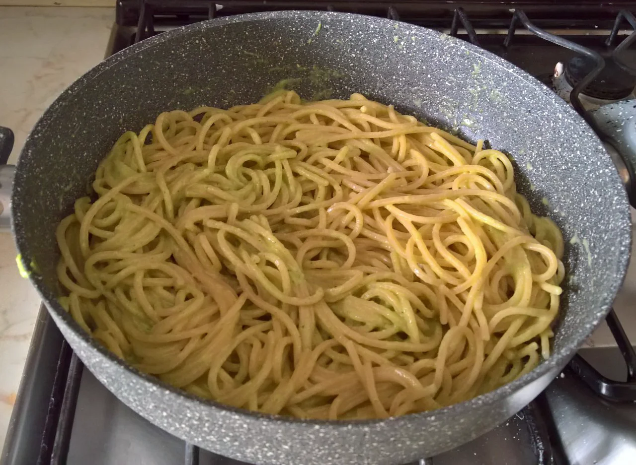 spaghetti quadrati al pesto di zucchine spaghetti quadrati al pesto di zucchine